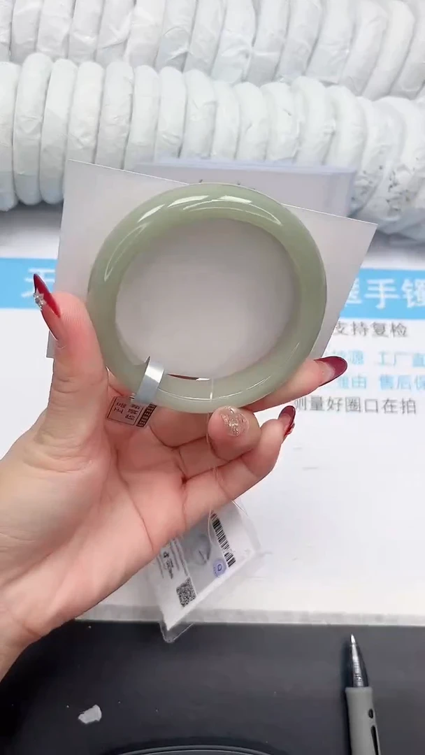 未镶嵌手镯石英质玉127-60.3DK