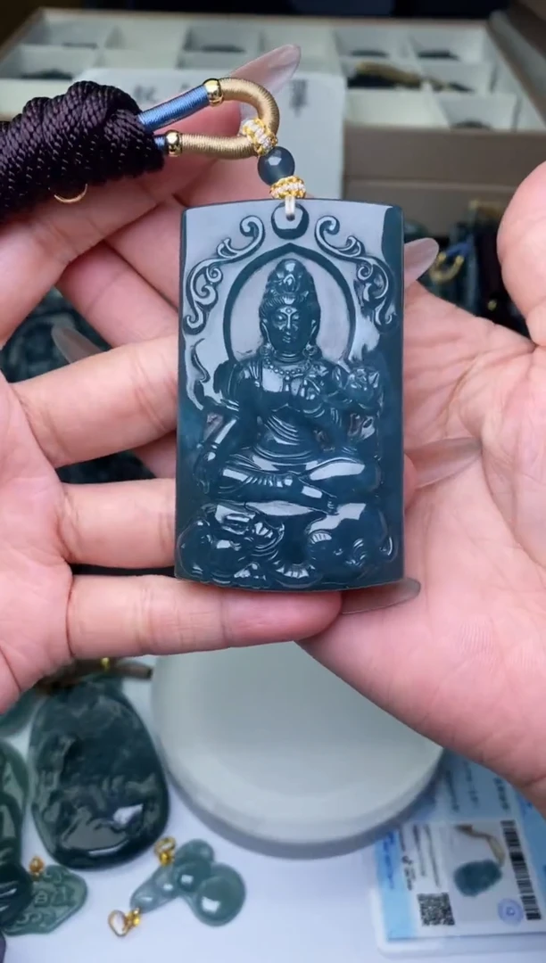颈饰未镶嵌翡翠