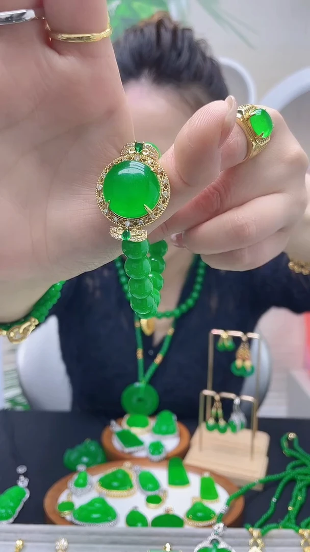 14K金镶嵌手链翡翠C153