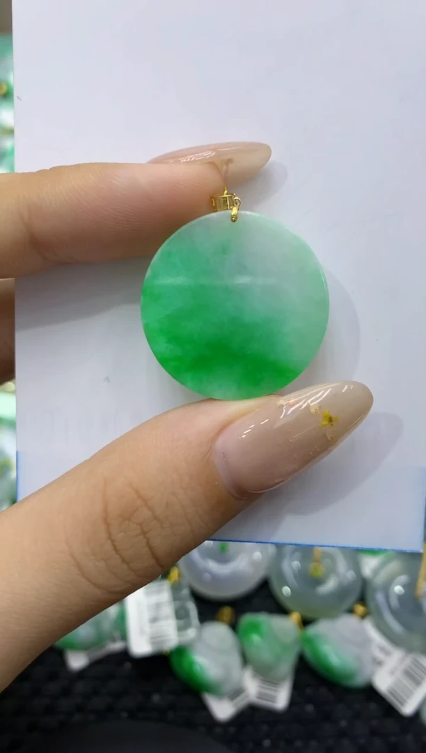颈饰18K金镶嵌翡翠天然缅甸翡翠A货