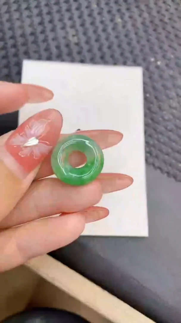 颈饰未镶嵌翡翠1