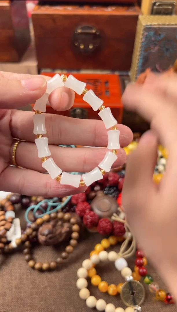 颈饰未镶嵌和田玉..................