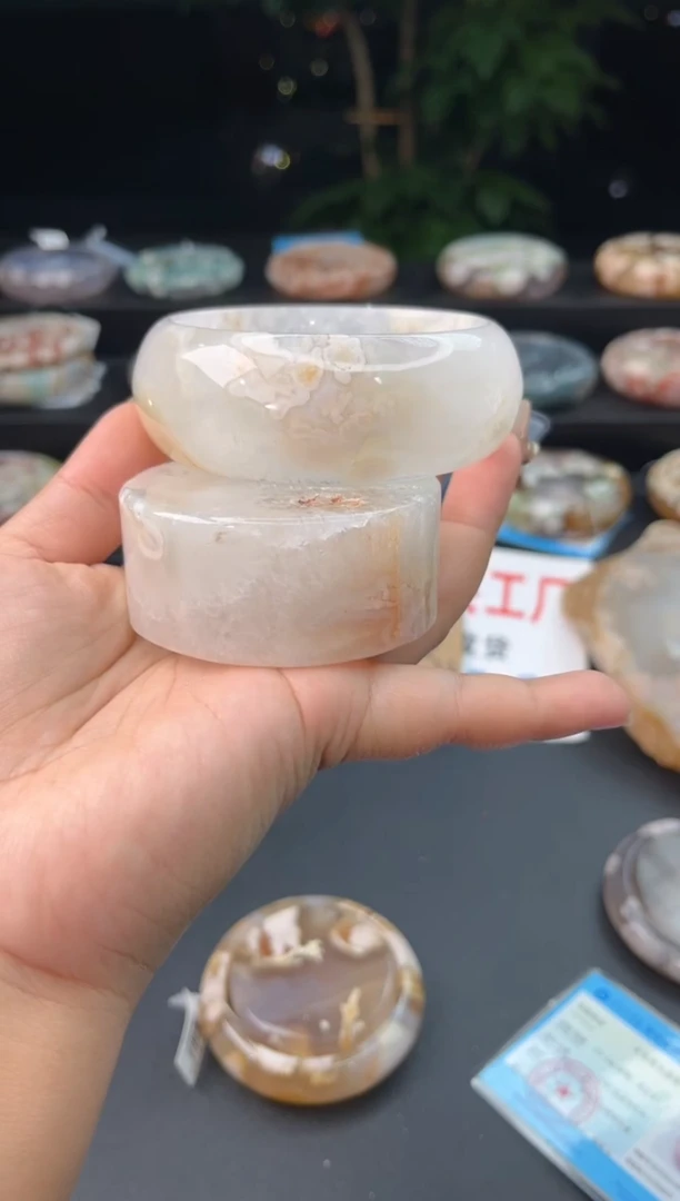 【闪购商品】石英质玉手镯未镶嵌赠送镯心（圈口62