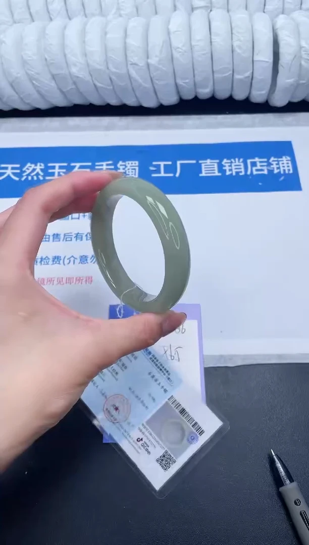 未镶嵌手镯石英质玉136-56.5DK