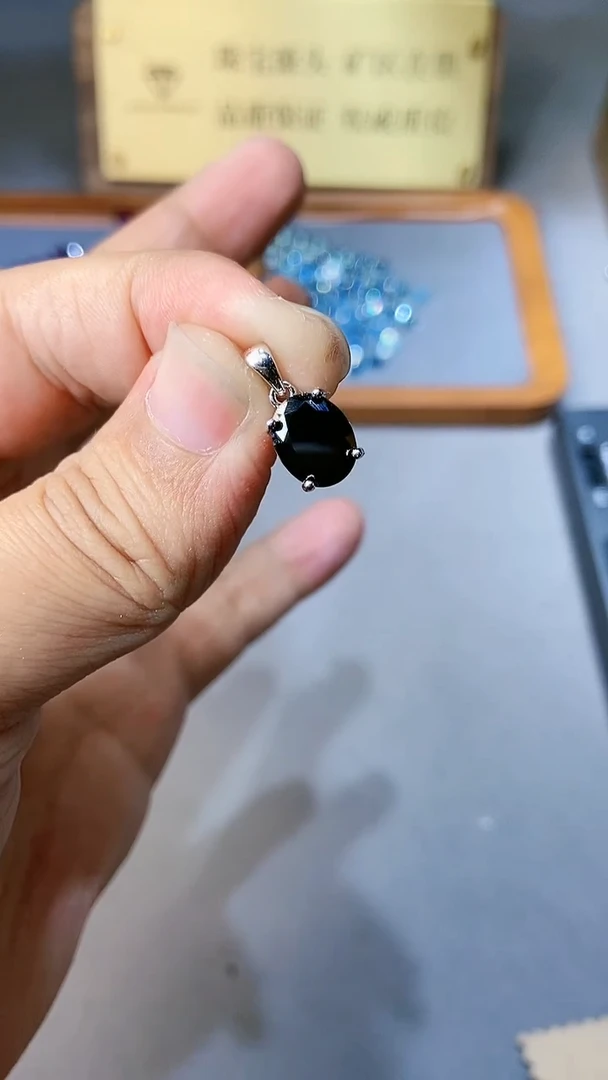 【闪购商品】蓝宝石颈饰银S925镶嵌354黑