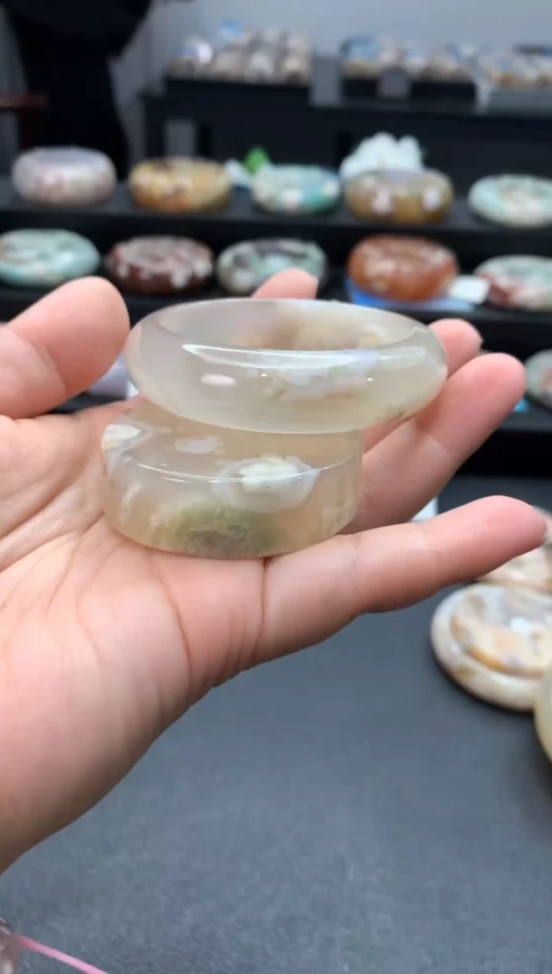 未镶嵌手镯石英质玉（59-50圈口）赠送镯心 无证书