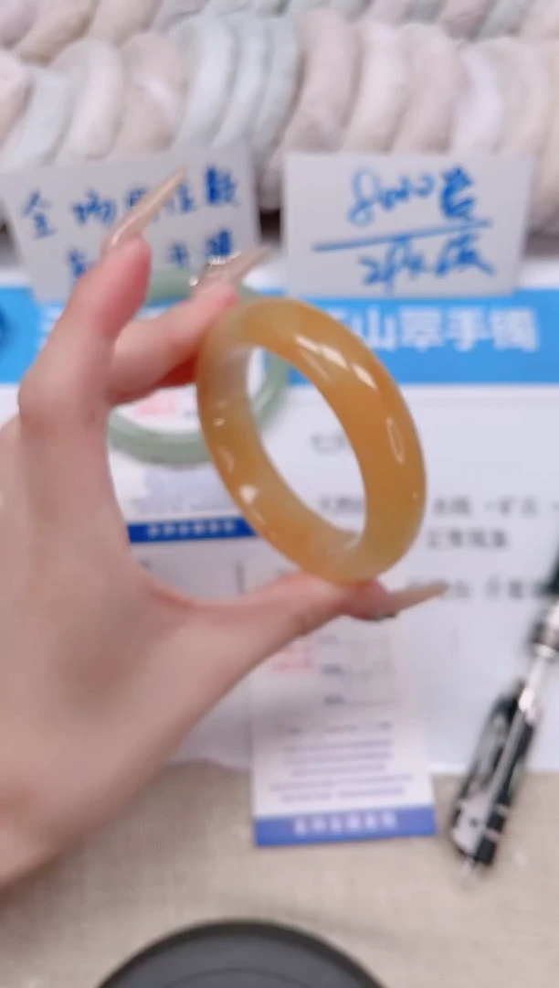 未镶嵌手镯石英质玉70-56黄