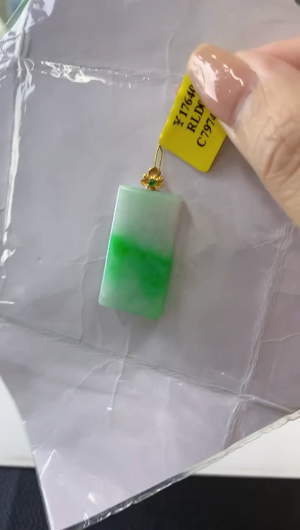 翡翠18K金镶嵌吊坠(不含链)挂件