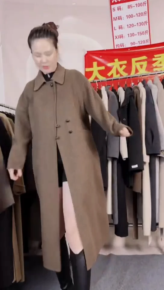 深咖长款羊毛大衣