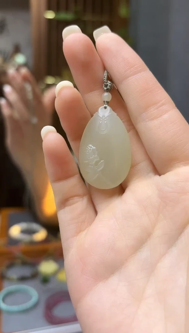 颈饰未镶嵌和田玉和田玉雕花牌吊坠HX