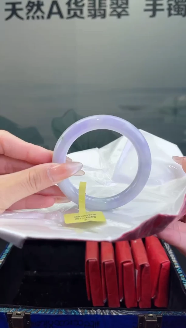翡翠手镯未镶嵌翡翠手镯