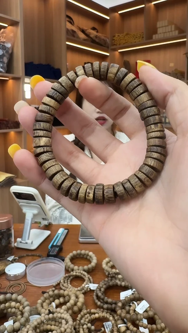 沉香手串黄棋片片珠单圈手串卡10