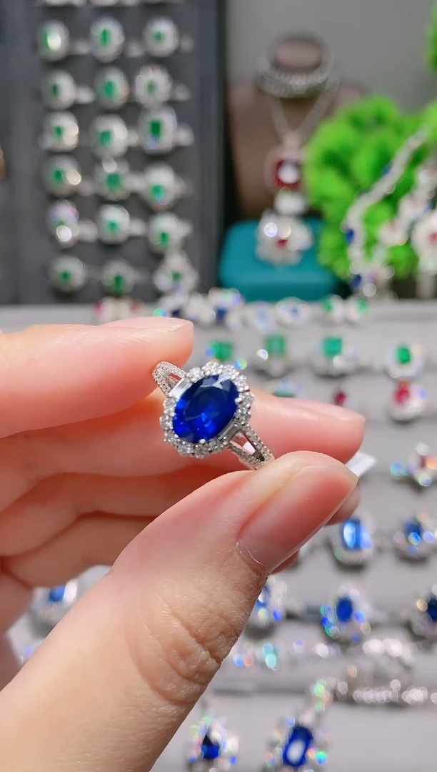 18K金戒指蓝宝石18K金镶嵌.