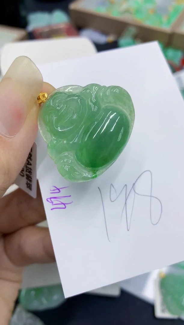 翡翠18K金镶嵌颈饰11111111111
