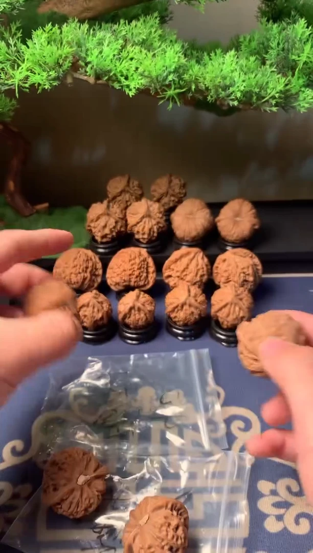 【闪购商品】文玩核桃吊坠40宫灯