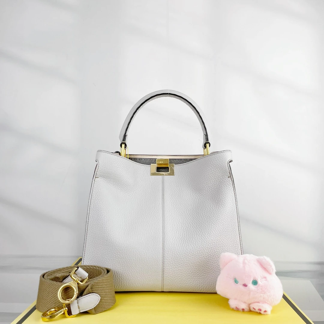 99新 FENDI/芬迪 vv/单肩包/C9205590745