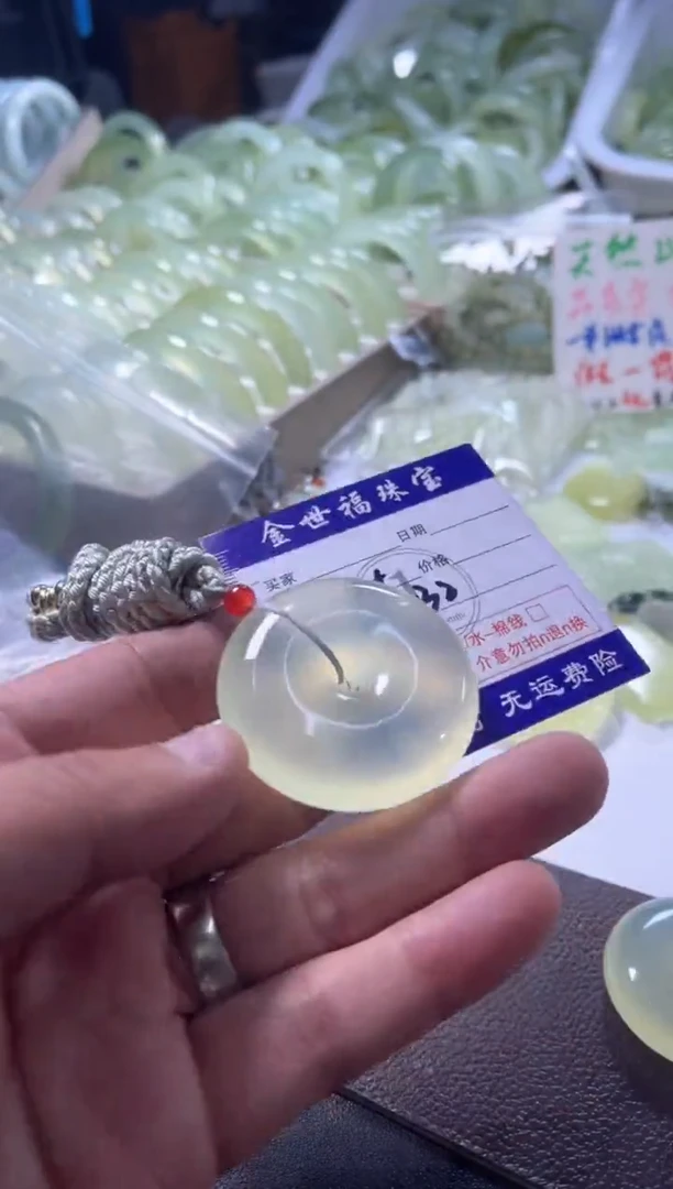 未镶嵌蛇纹石玉颈饰1