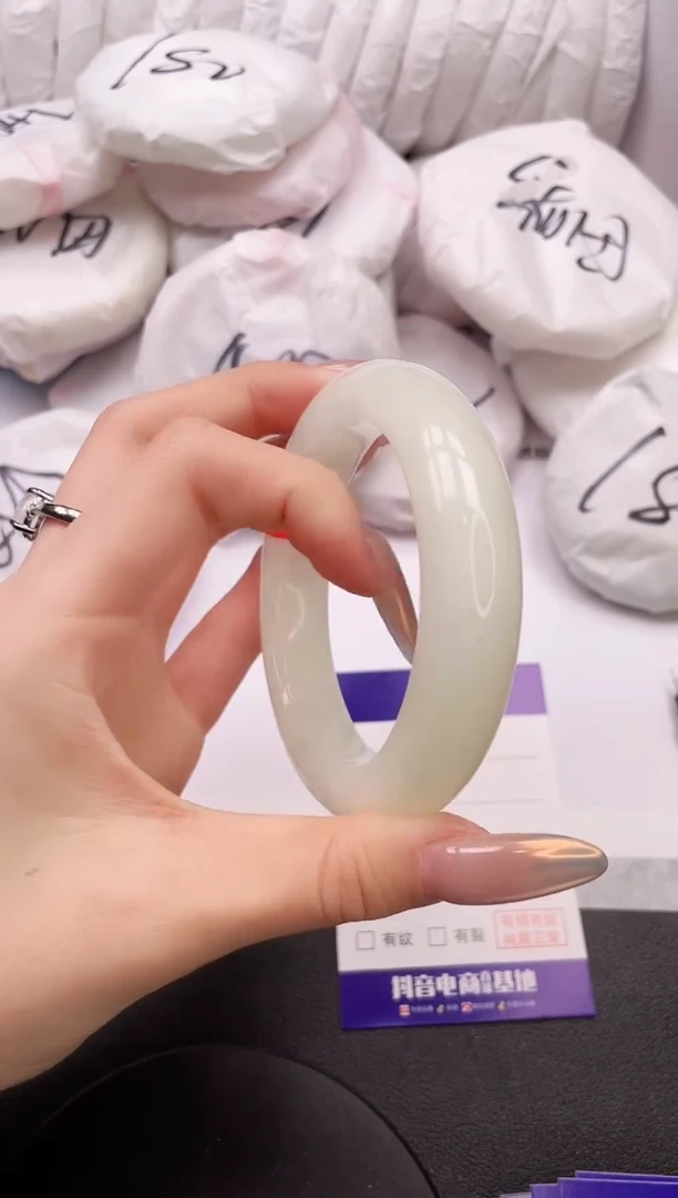 【闪购商品】和田玉手镯未镶嵌24L313-60