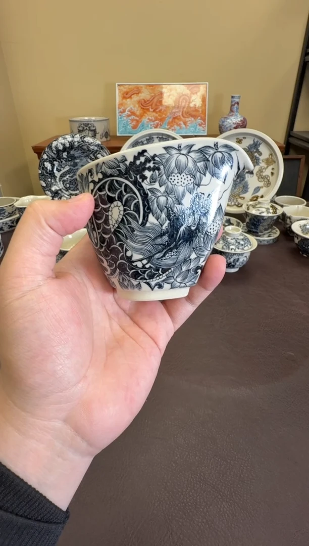 二号釉穿花龙公道杯