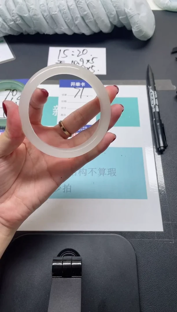 未镶嵌手镯石英质玉71-62