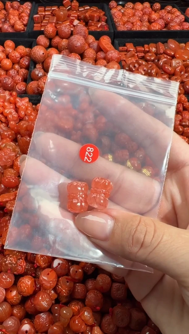 南红玛瑙未镶嵌颈饰1