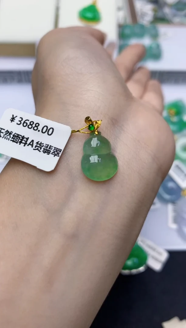 翡翠18K金镶嵌颈饰天然缅甸翡翠A货