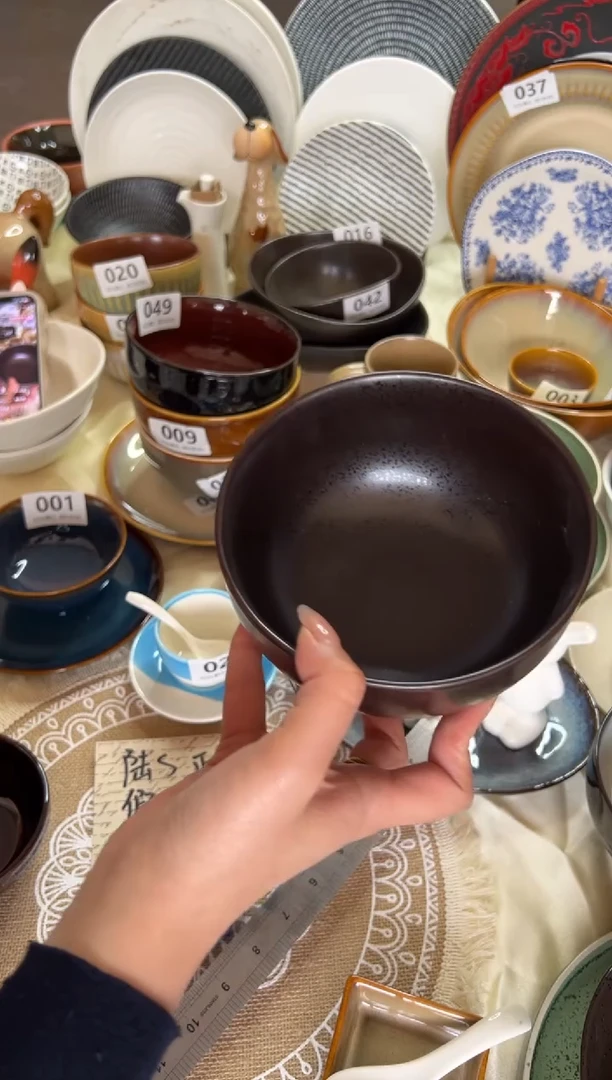 新骨瓷050瑕疵 冰点棕 5,75寸碗