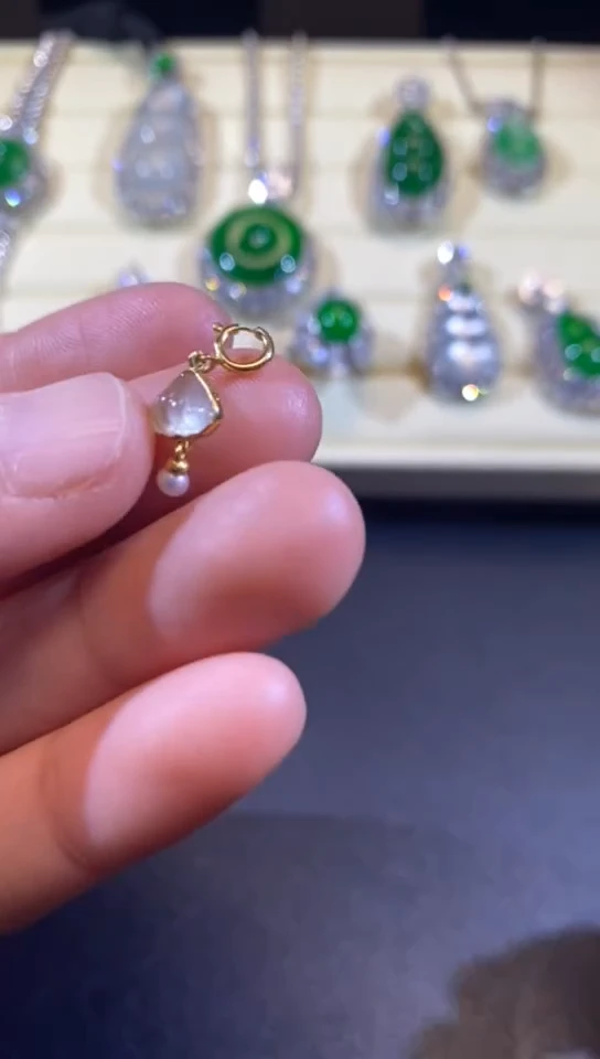 【闪购商品】翡翠吊坠(赠链)18K金镶嵌缅甸天然A货翡翠