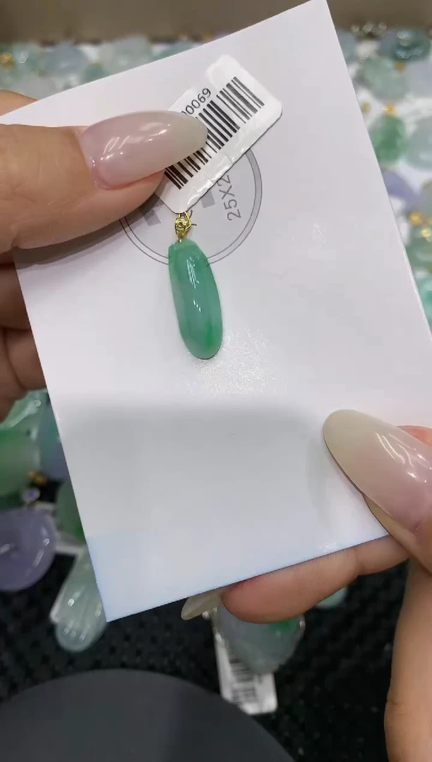 颈饰18K金镶嵌翡翠111111111111