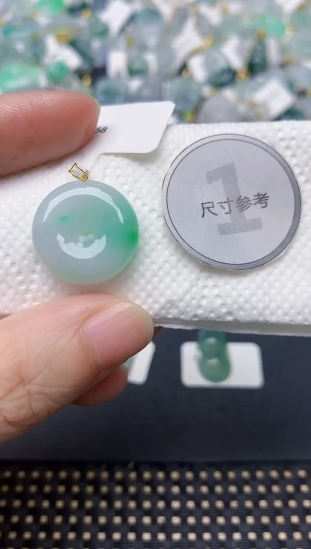 颈饰18K金镶嵌翡翠天然缅甸A货翡翠