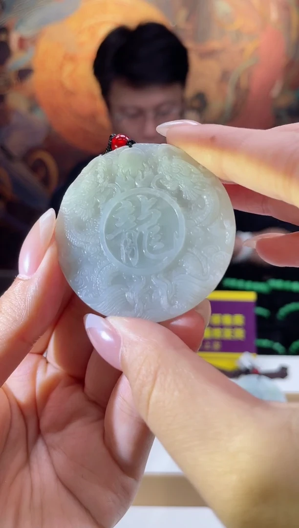 翡翠未镶嵌颈饰多样性发其一