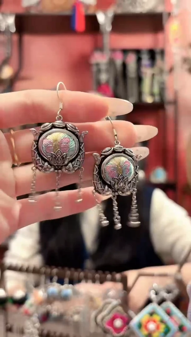 织绣云织谣民族风精美饰品 129