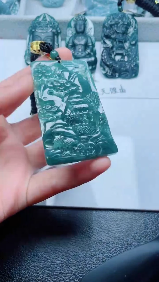 颈饰未镶嵌翡翠
