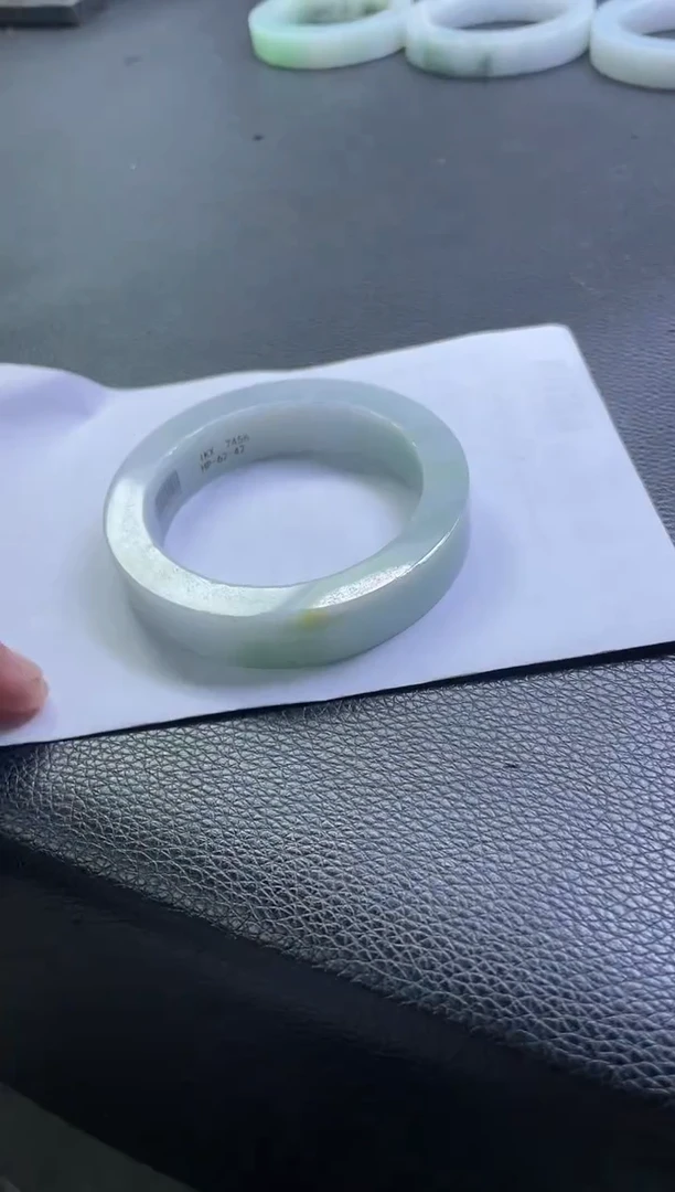 未镶嵌手镯定制翡翠手镯
