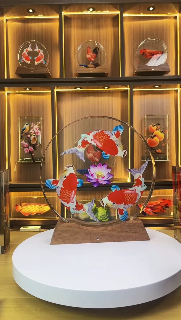 玻璃昆**晓细微尺寸30*30*4三鲤鱼+底座