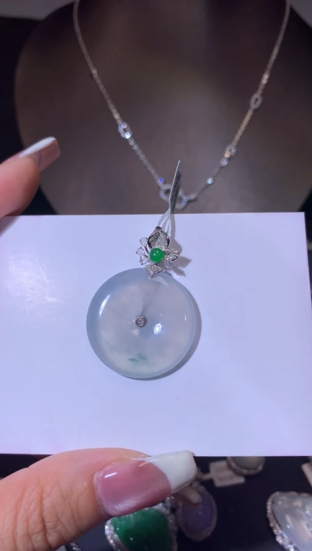 【闪购商品】翡翠吊坠(不含链)18K金镶嵌吊坠