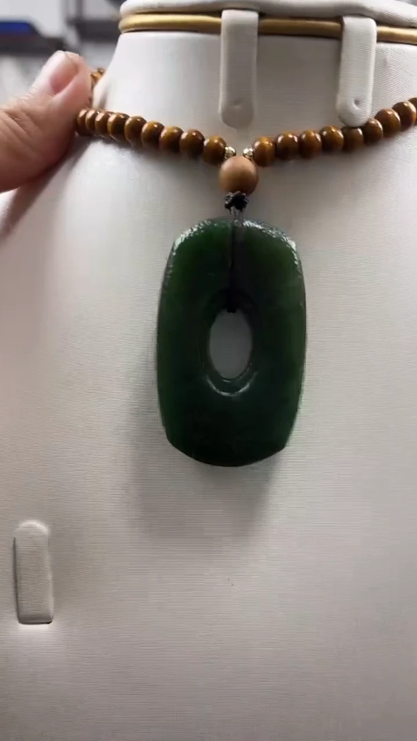 颈饰未镶嵌和田玉扣