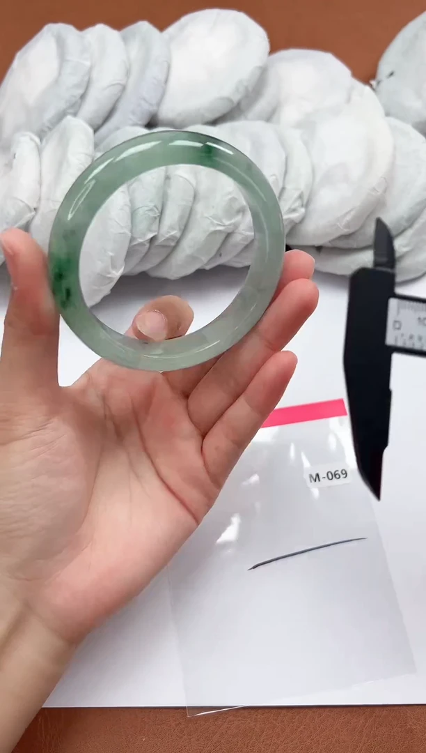 高端手镯，一物一拍M69