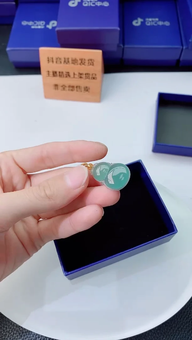 翡翠未镶嵌颈饰1111111