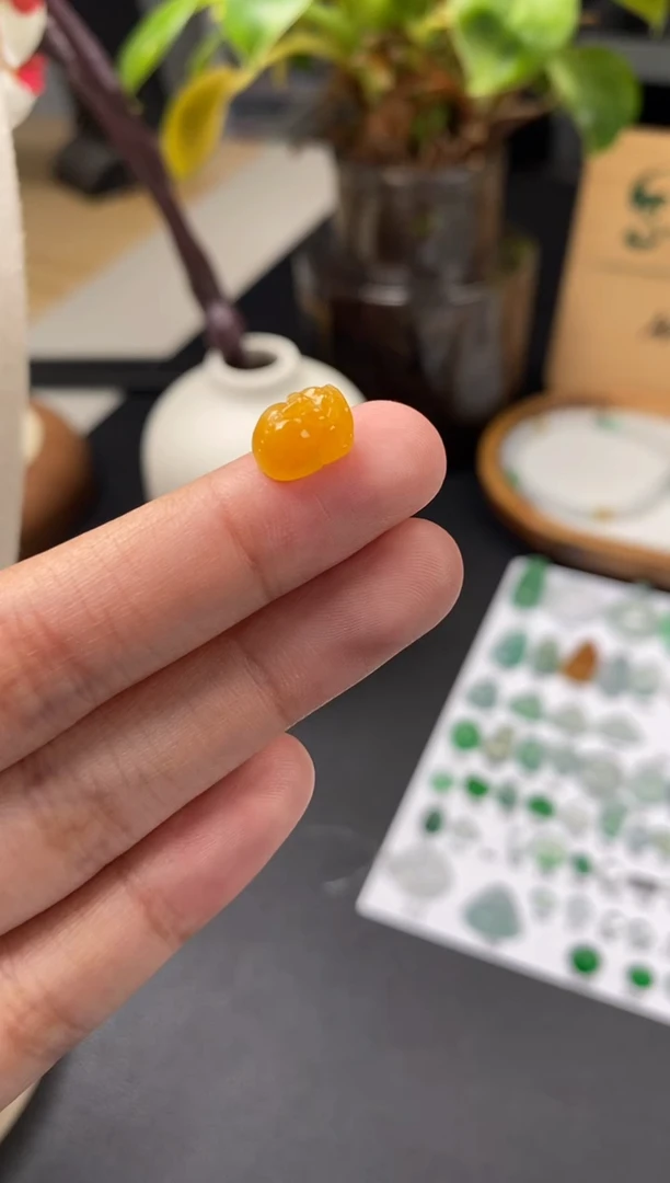 翡翠未镶嵌颈饰翡翠冰黄翡裸石