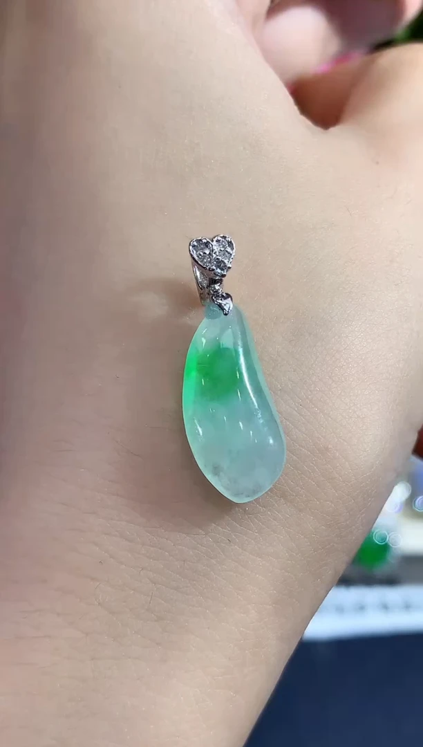 吊坠(不含链)18K金镶嵌翡翠B53