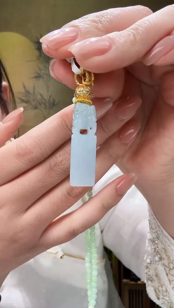 颈饰未镶嵌翡翠吊坠