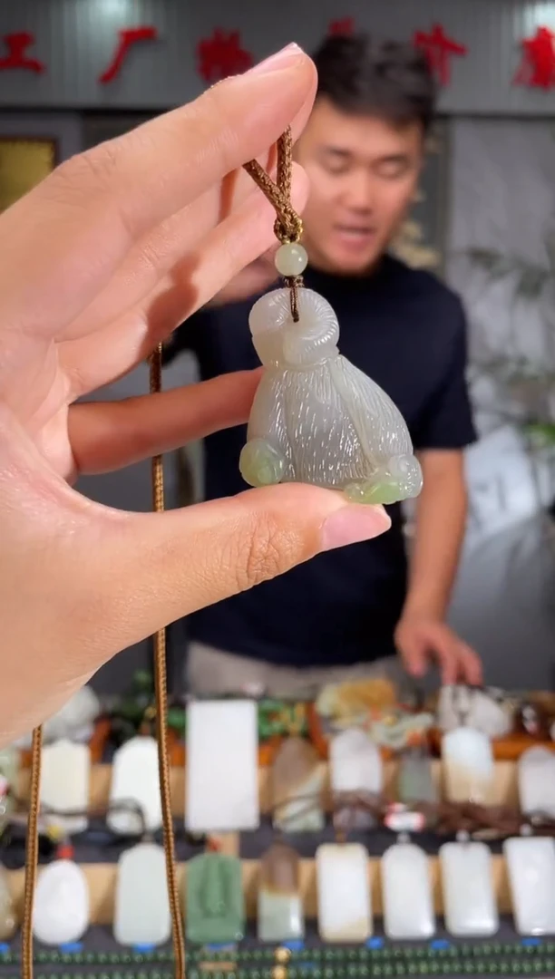 和田玉未镶嵌颈饰1