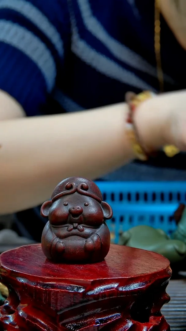 宜兴紫砂手工小猪