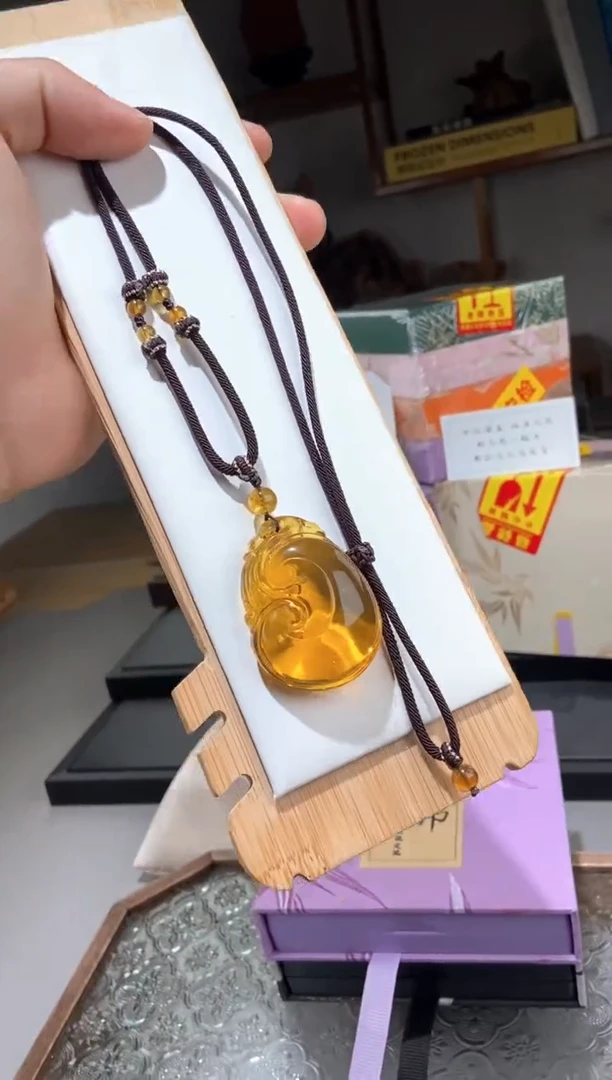 琥珀颈饰未镶嵌金蓝珀带水胆如意吊坠
