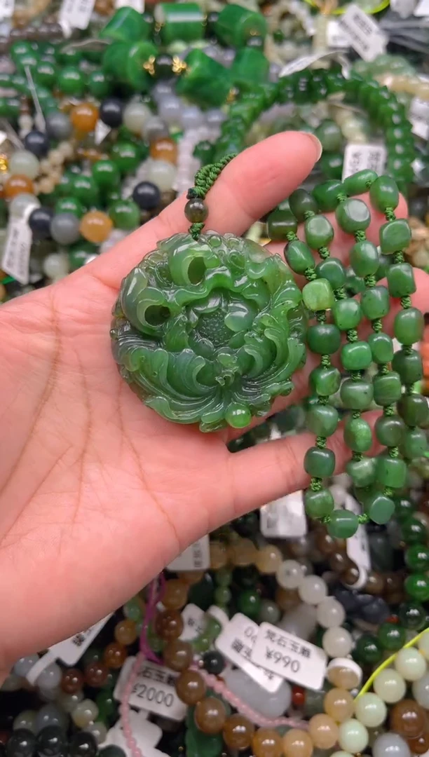 颈饰未镶嵌和田玉1