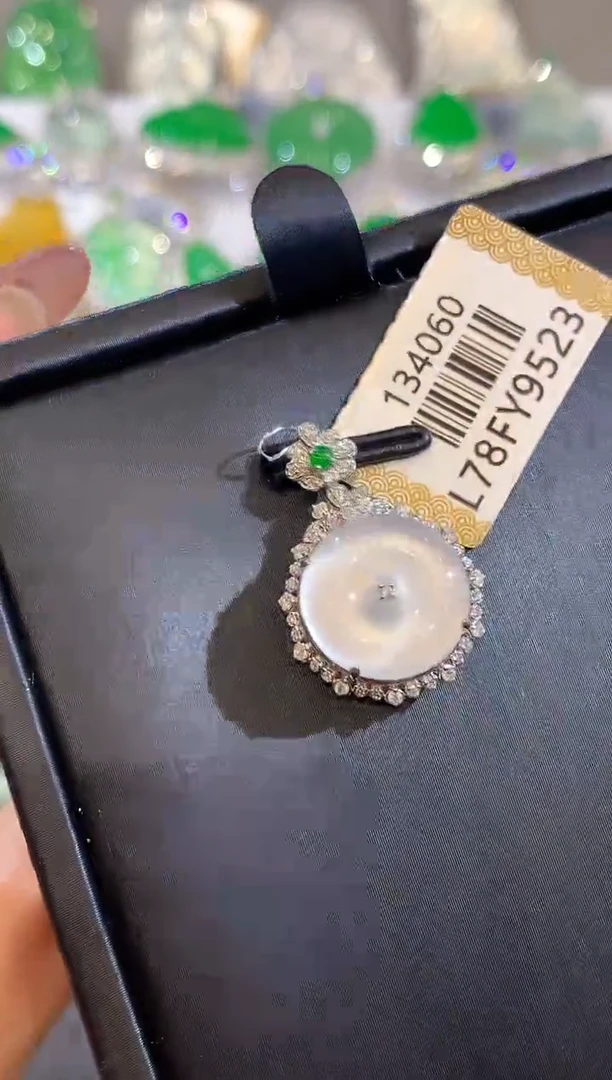 吊坠(不含链)18K金镶嵌翡翠CY134060多样性发其一