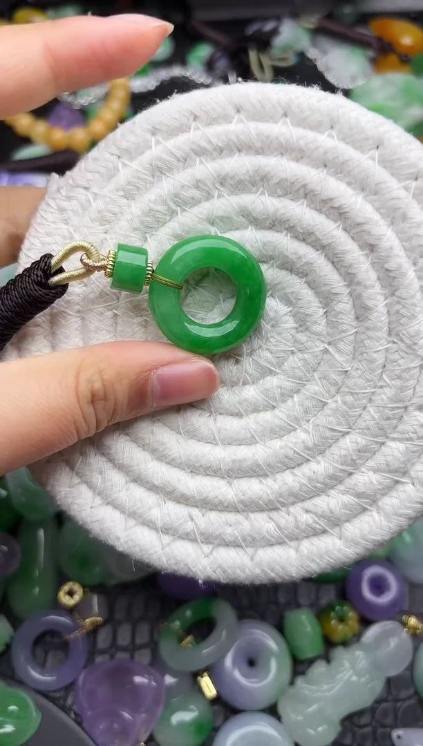 颈饰未镶嵌翡翠缅甸翡翠吊坠