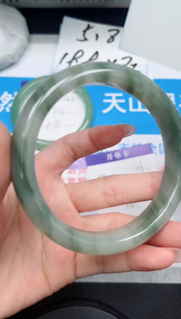 【闪购商品】石英质玉手镯合金143