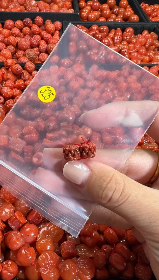 颈饰未镶嵌南红玛瑙1